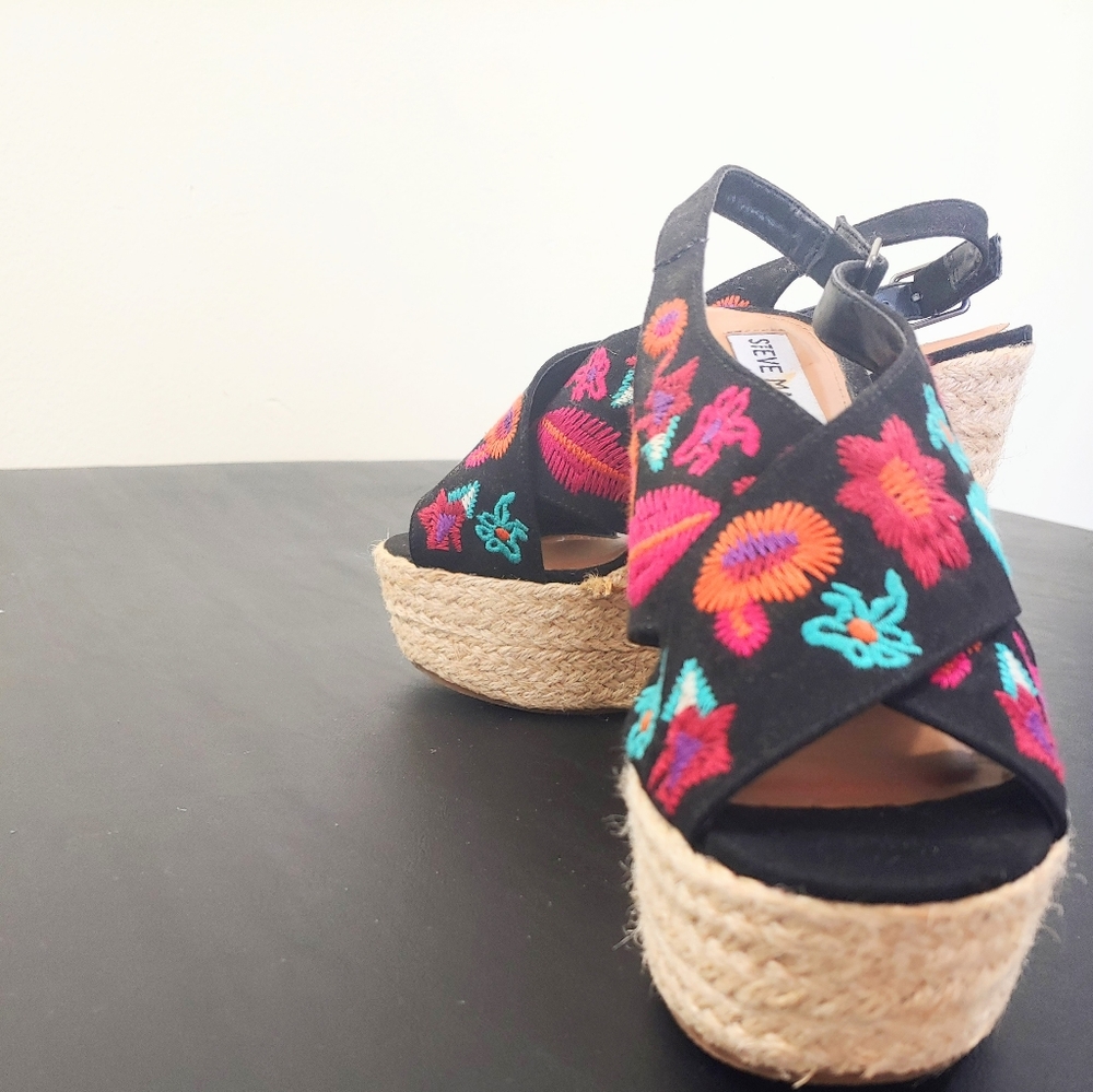 Steve Madden "Razed" Wedges - Picture 3 of 8